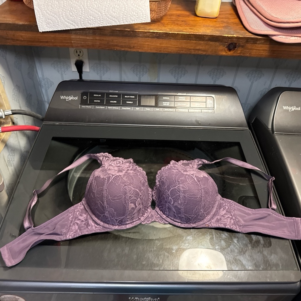 Elegant Lace Underwire Bra in Deep Purple
